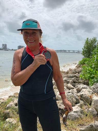 At 69, Annelie, with a big smile and a big Triathlon medal in 2019
